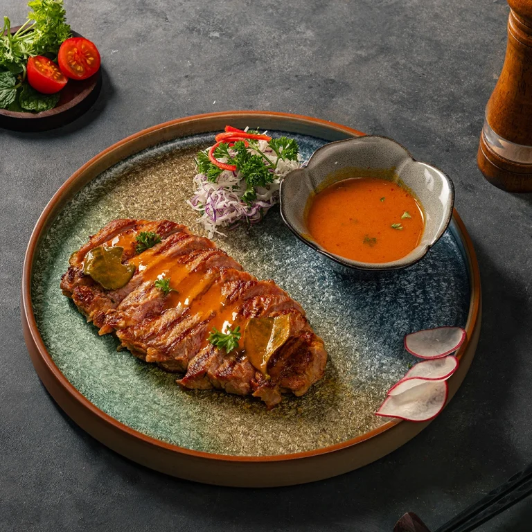 Bò Fuji Áp Chảo Sốt Cà Ri Đỏ