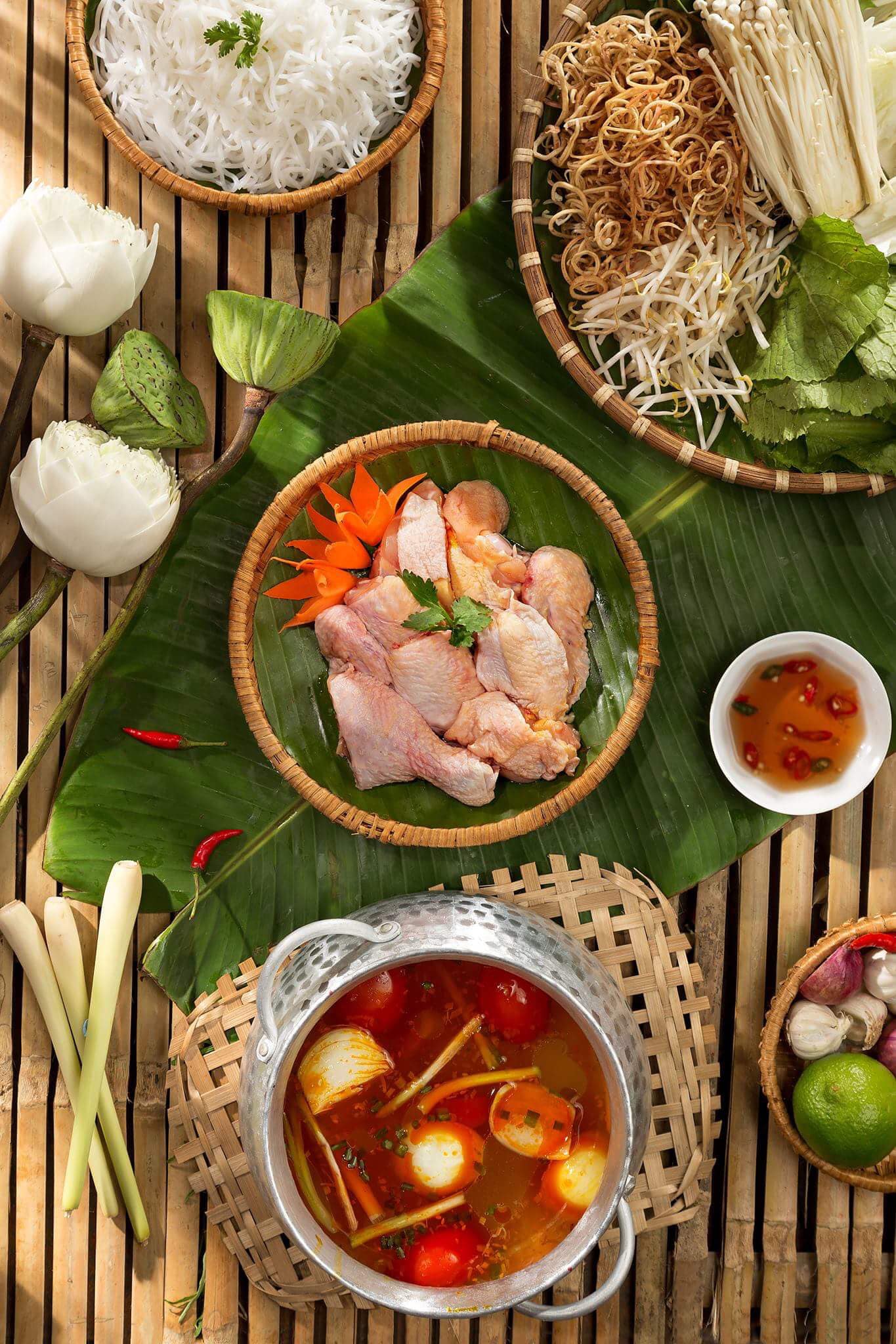 Lẩu Gà Lá É